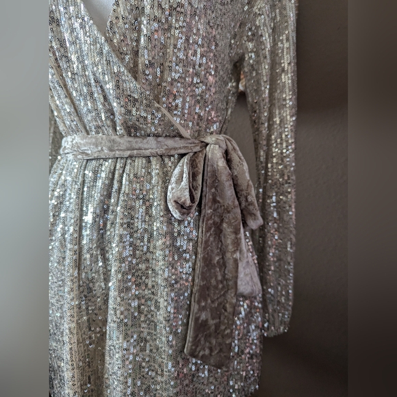 Gimmicks by BKE Sequin Wrap Mini Dress Champagne Ivory XS | Holiday Party Look - Picture 5 of 14